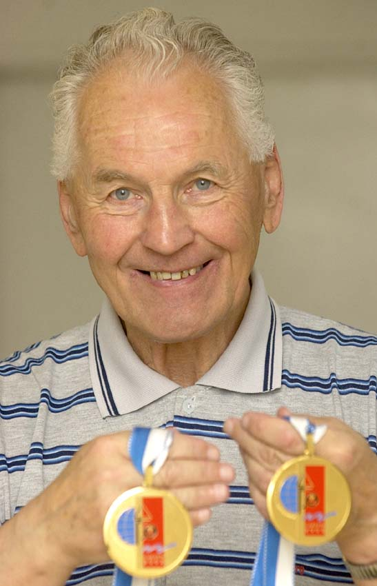 Lumír Ruzha se dvěma zlatými medailemi z MS v Luzernu 2002